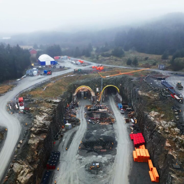 Building the world’s longest and deepest undersea tunnel leaves no room for error. <a href="/CNN/">CNN</a> highlights how our tech gives <a href="/Skanska/">skanska</a>’s surveyors centimetre-level precision to ensure every move is safe, accurate, and flawless. 🌊🚧 Take a dive:... hxgn.biz/3KnoIL5
