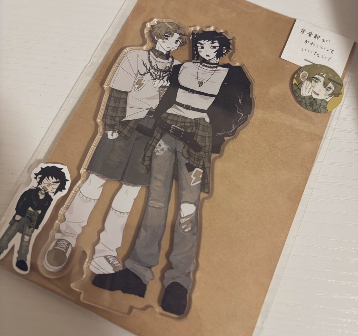 drdr_drk616's tweet photo. 遠藤さんのアクスタ届きました🖤🤍
落ち着いた色味がとても良～
衣装のセンスも梱包もよすぎる、、シールも可愛いです😻
大切にします♡ https://t.co/iqnGsKtJNH