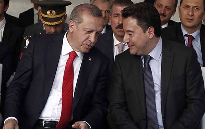 Ali Babacan’ <a href="/alibabacan/">Ali Babacan</a> 

Bu Ülkenin Bekası Söz Konusuysa, Sn.Cumhurbaşkanı <a href="/RTErdogan/">Recep Tayyip Erdoğan</a> Siyasi Ayrım Gözetmeden Tüm Liderleri Bir Masada Toplamalıdır

İç Çekişmeleri Bir Kenara Bırakalım; Anneler Ağlamasın, Bu Sorunu Birlikte Çözelim’ diyebilen Bir Devlet Ciddiyeti Artık Şarttır.