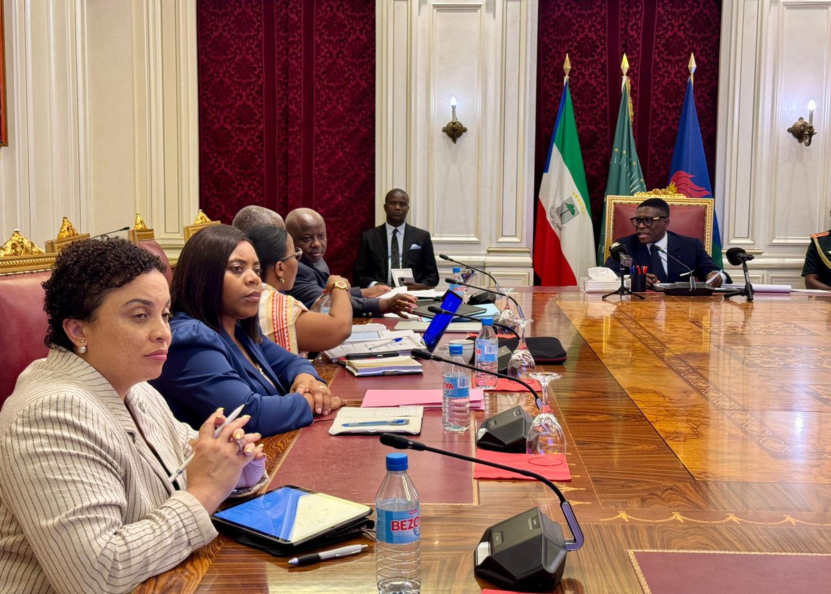 #GepetrolSeguros está bajo investigación y #Ecobank recibirá una sanción de parte del Gobierno por la implicación de ambos en un pago de más de 5 millones de euros a una empresa sin documentación de residente ni arraigo en el país. 

El informe que ha llegado a las autoridades