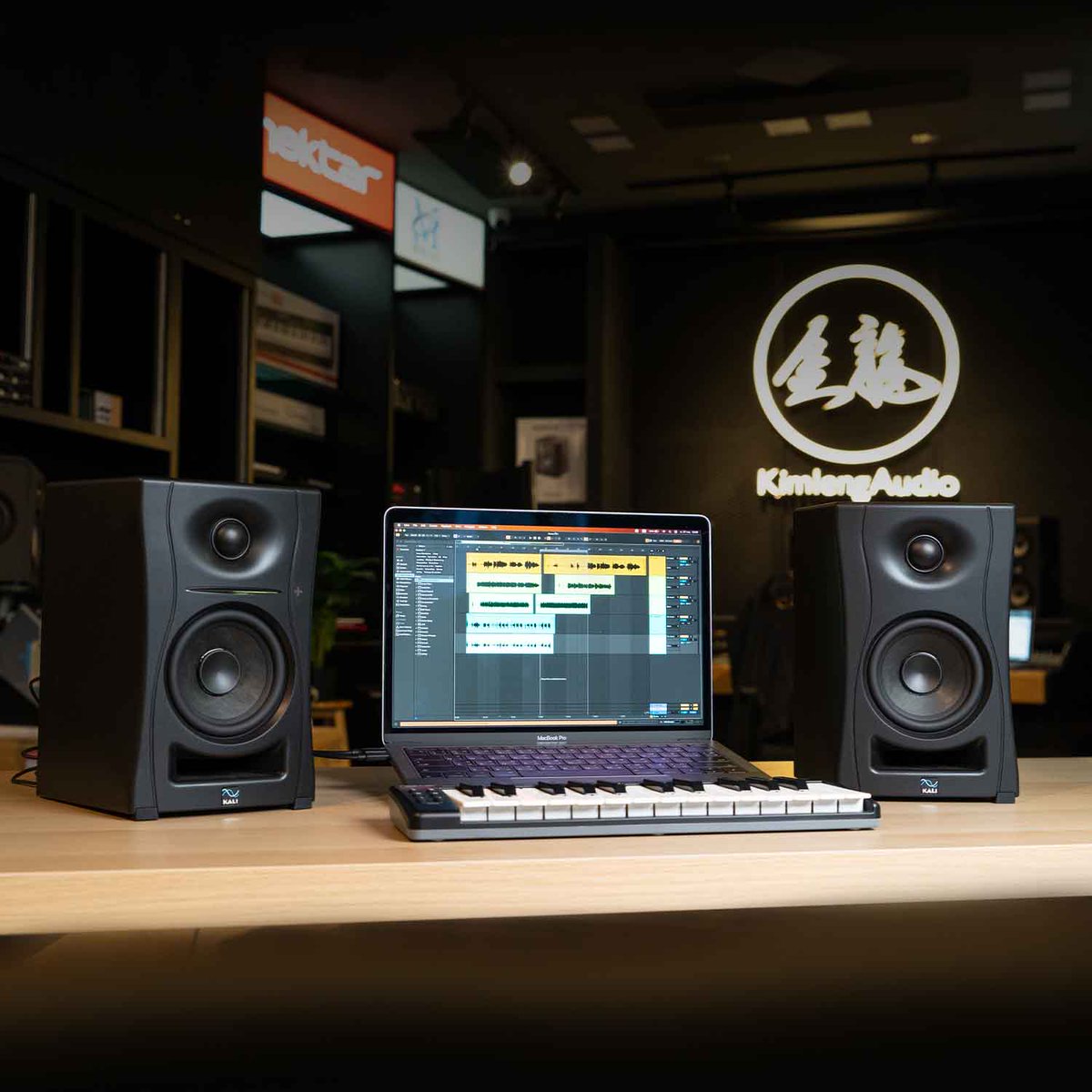 Hibinocom's tweet photo. 【新規ブランド情報📣】
この度 https://t.co/xfRhqJvTtq では、高音質モニタースピーカーブランド「Kali Audio」の製品をお取り扱い開始いたします！✨
12月15日に2wayモニタースピーカー「LP-6 V2」を発売！ラインナップは今後も順次拡大予定です🥳
https://t.co/oPX3bDvOHy
#KaliAudio https://t.co/BsJaLFIja3