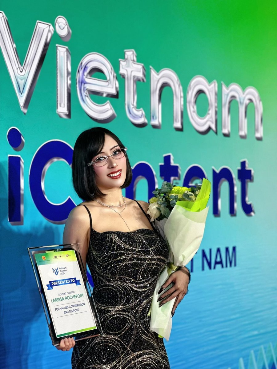 larochefort11's tweet photo. Red Carpet ready for Vietnam iContent Awards 2025!

This award is not for me but for us, to all of you who have supported my works throughout years of passion! To a greater 2026! God bless!🥂✨

#vietnamicontent2025 #larissarochefort #meta #redcarpet #ootd https://t.co/fY94Buv9jm
