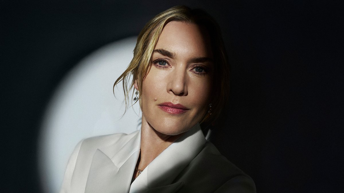 ahung's tweet photo. New pics of Kate Winslet & Joe Anders from Goodbye June by @NetflixTudum See interview here (mostly stuff we know):
https://t.co/wstOVu244b #KateWinslet #JoeAnders #GoodbyeJune @vintagevibes98_ @cestmoi59 @mrewinslet @Sharon1181634 @andysandbags @KLeoBensler @Kleoofdreams https://t.co/5xPDfL6k4b