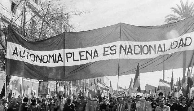 Honor a los que salieron a la calle a demandar la autonomía del pueblo andaluz. Honor y justicia para Manuel José García Caparrós.

Sin 4D no habría 28F.