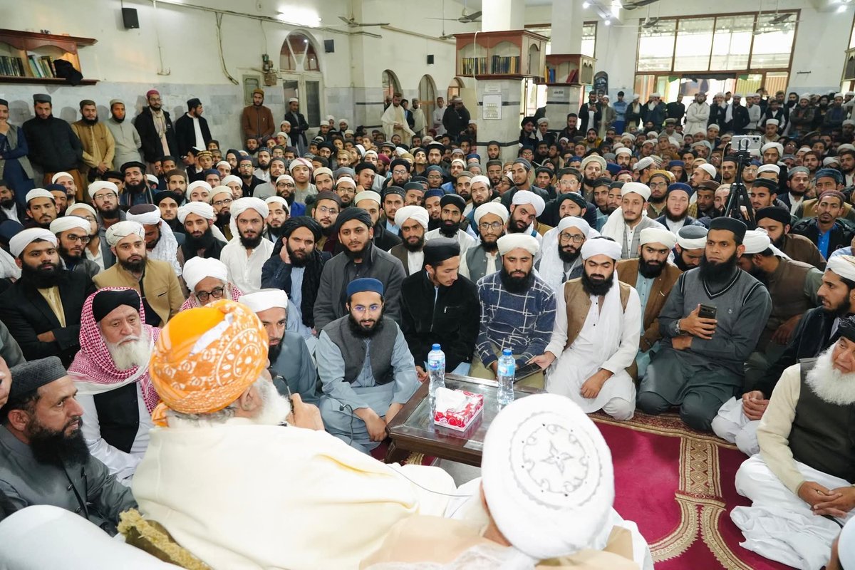 Ubaidkhaksar0's tweet photo. سرپرست اعلیٰ وفاق المدارس العربیہ پاکستان قائدملت اسلامیہ حضرت مولانا فضل الرحمن صاحب دامت برکاتہم العالیہ کی جامعہ محمدیہ اسلام آباد آمد ۔ https://t.co/6yP6YrXWhL