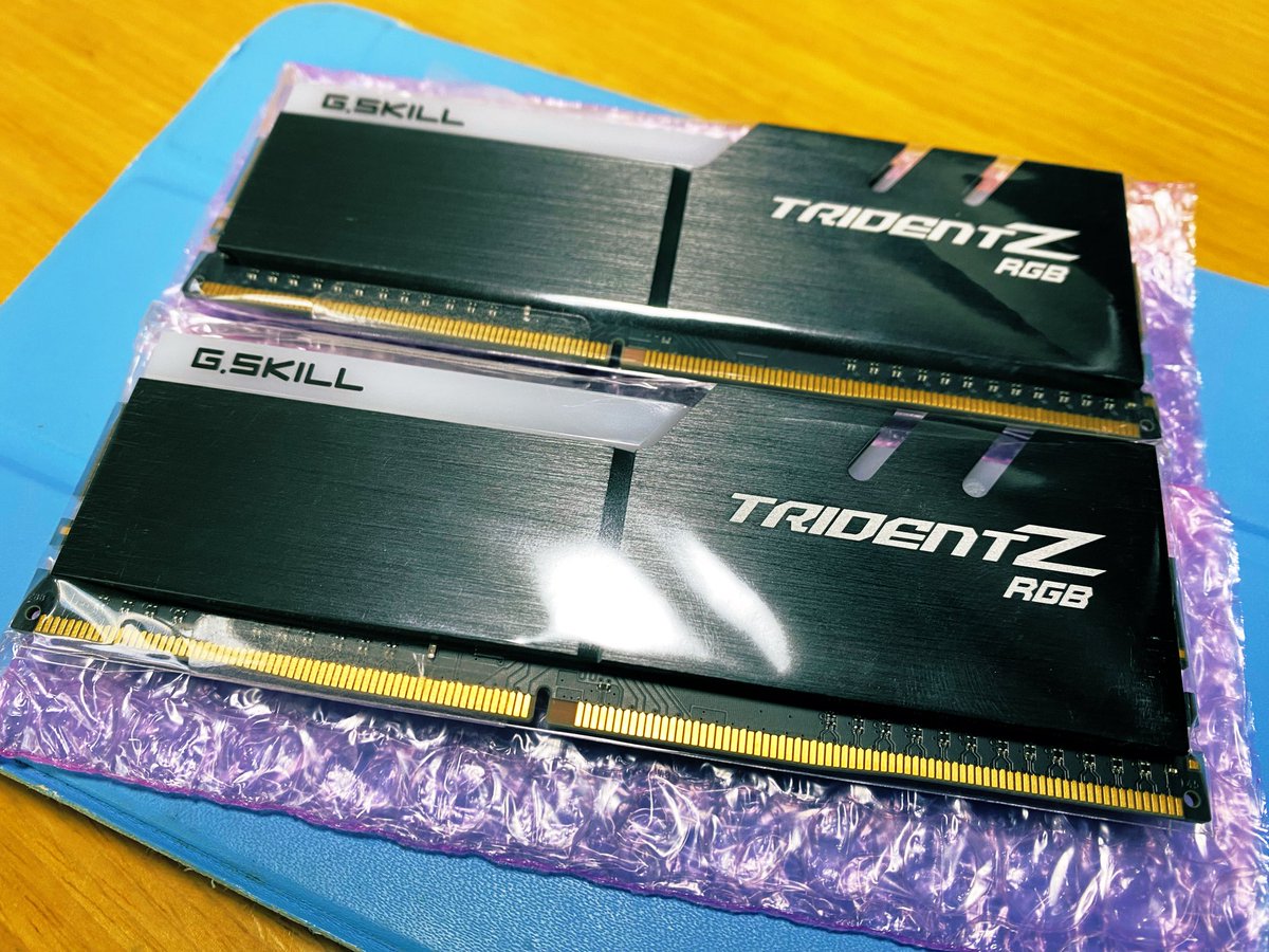 SakuraiNodoka's tweet image. メモリー枯渇と聞いて買っちまった💥
DDR4も値上がり中だね…＿|￣|○💦
#DDR4
#DDR5