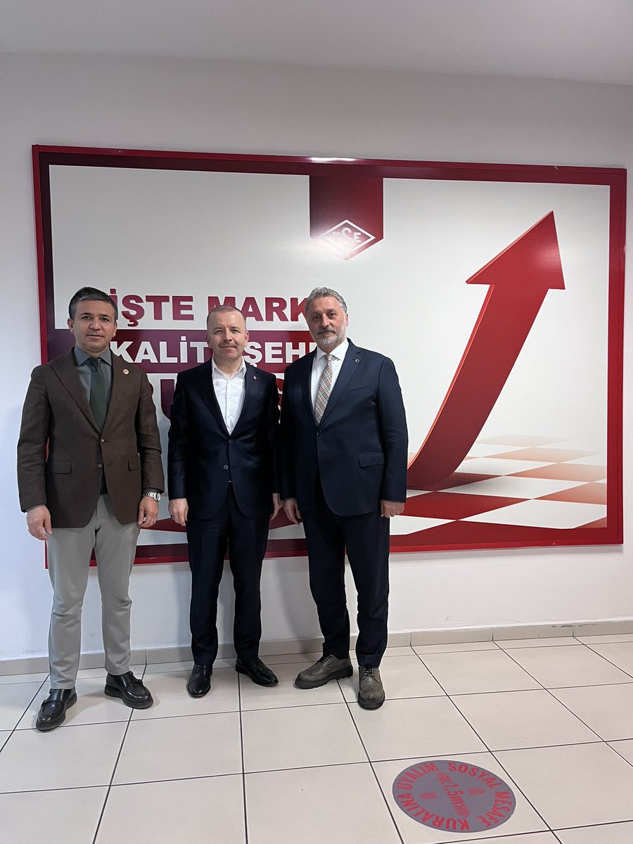 Bölge Koordinatörlüğümüzünde  içinde bulunduğu Nilüfer İlçesi Kaymakamı Sayın Murat SÜZEN Bölge Koordinatörümüz Sayın Mehmet HÜSREV’i makamında ziyaret etti. Nazik ziyaretlerinden dolayı Sayın Kaymakamımıza teşekkür ederiz. <a href="/Husrevmehmet/">Mehmet Hüsrev</a>