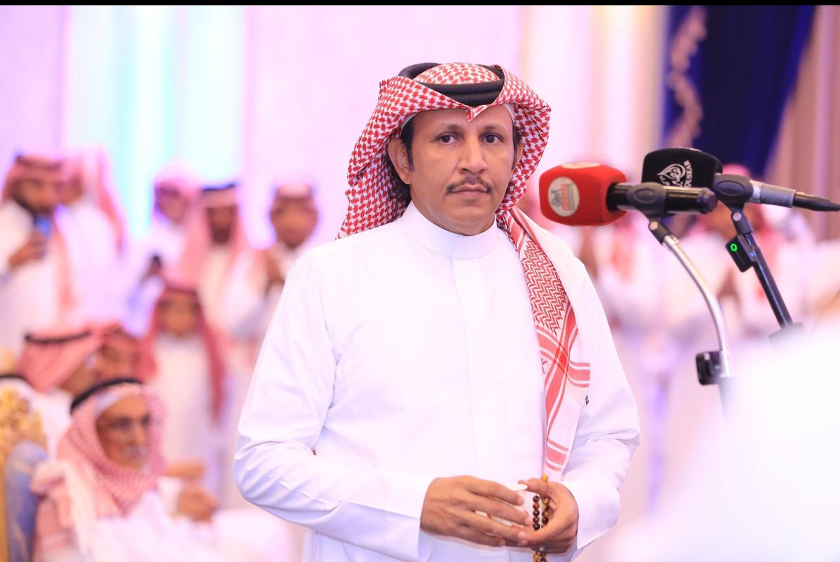 r200r0's tweet photo. المستحي يستحي حتى من هدومه
والخبل يسرح ويمرح بأسمه رباعي
#وصل_العطياني https://t.co/yZttwIsxsV