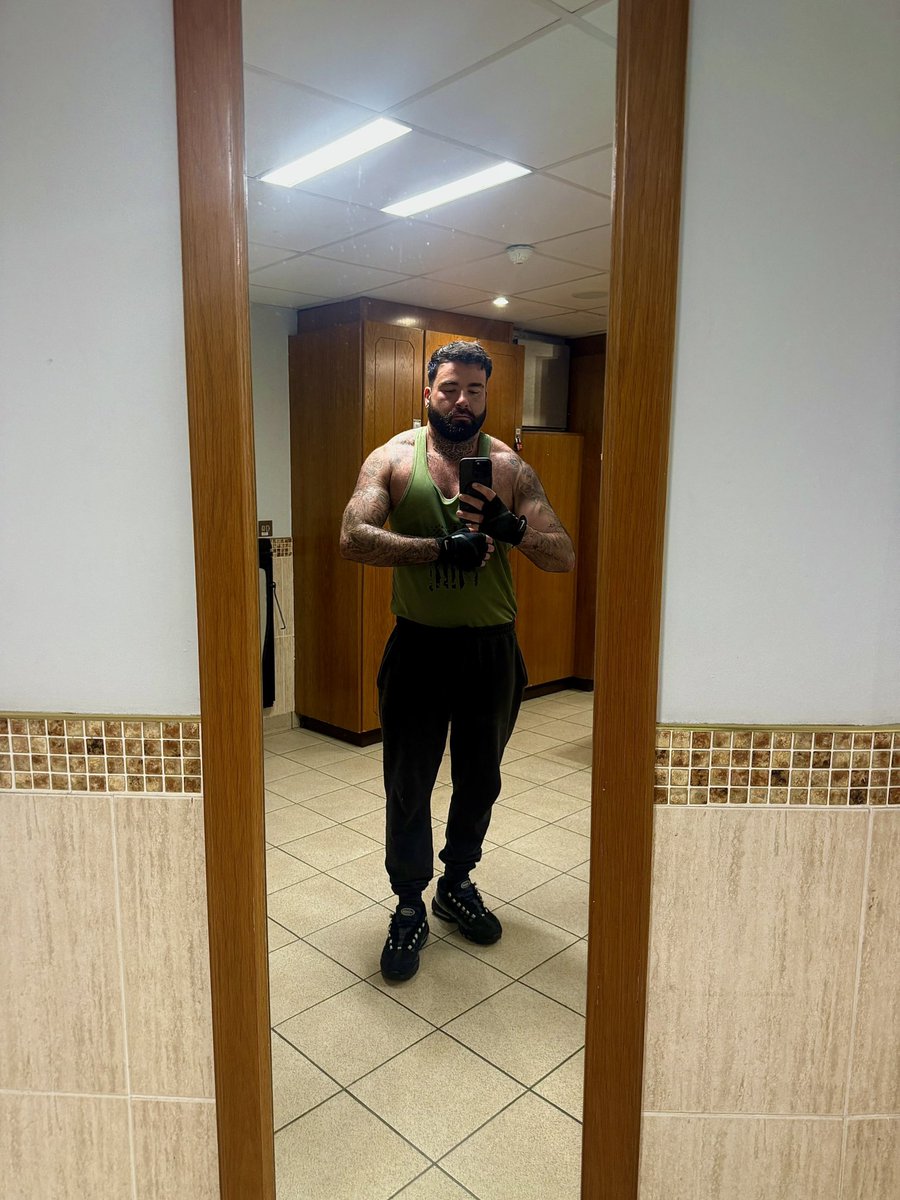 masteralpha94's tweet image. Approach correctly boys