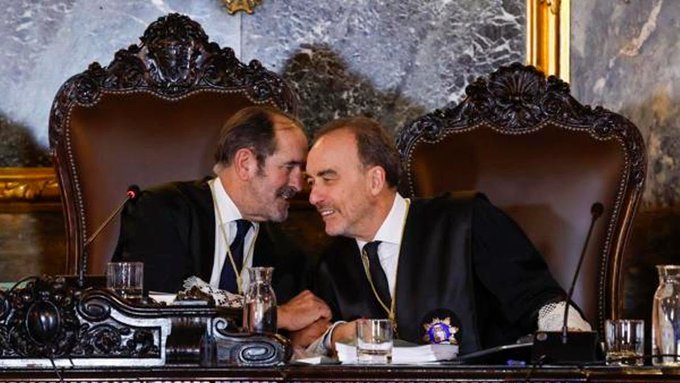 GermanGorraiz's tweet image. Supremo: ¿cerrado por vacaciones?
Arrieta, ponente de la sentencia contra el FG habría pedido la ayuda de Marchena para confeccionar una sentencia  acorde con los estándares europeos y que deberá ser verdadera ingeniería jurídica. Ya llevan 14 días y no les cuadra el círculo...