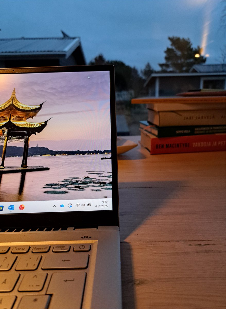 Aamulla riittää nykyisin muutama minuutti hallinnon tehtäviin, koska työkaverina ammattilainen, joka osaa, tekee ja huolehtii. Muistetaan kiittää hallintoa. Puitteet pysyy kunnossa.