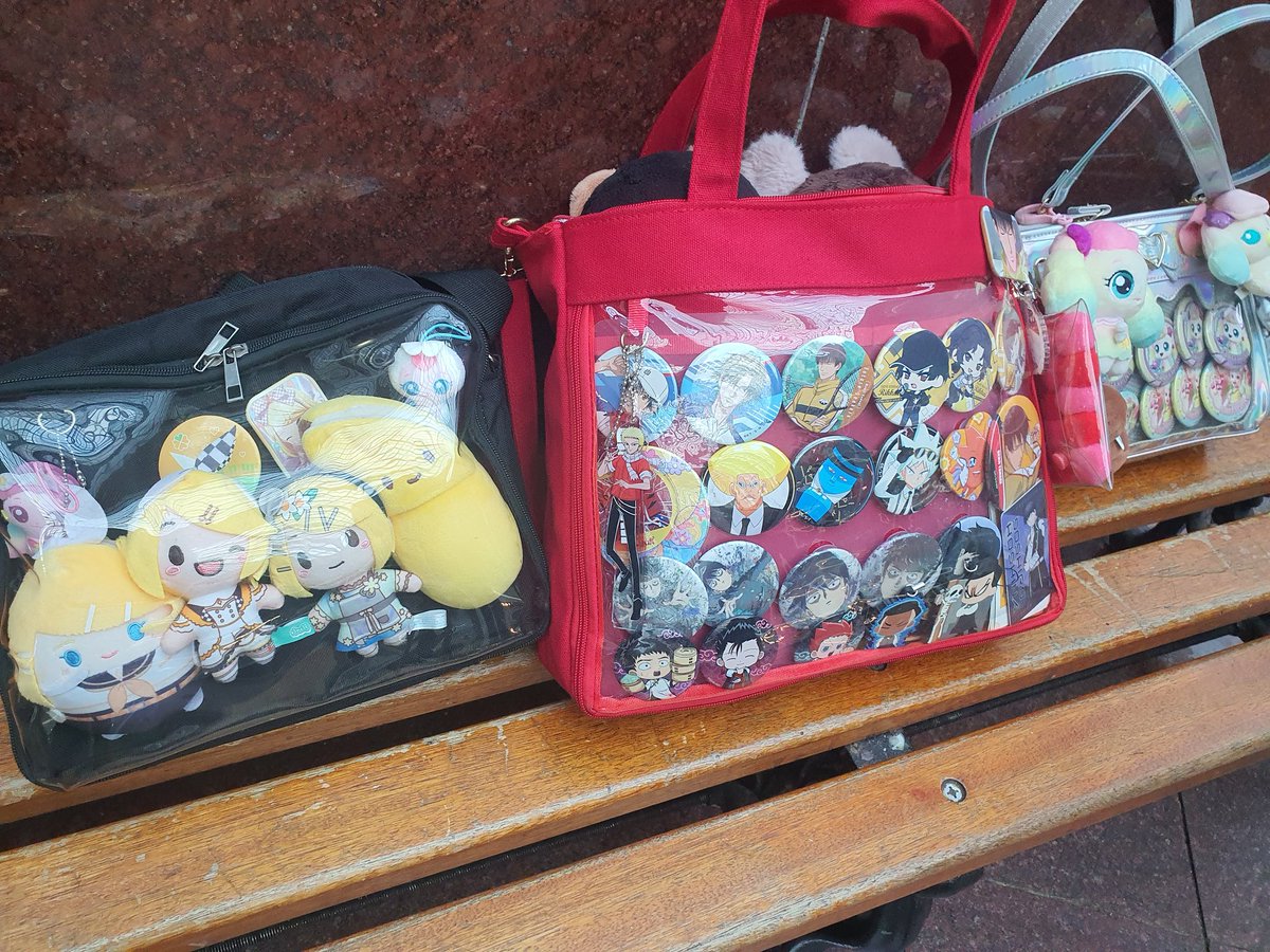 쿠님을 롯월에서 만나서 같이
이타백 세워두고 사진 찍음!📸