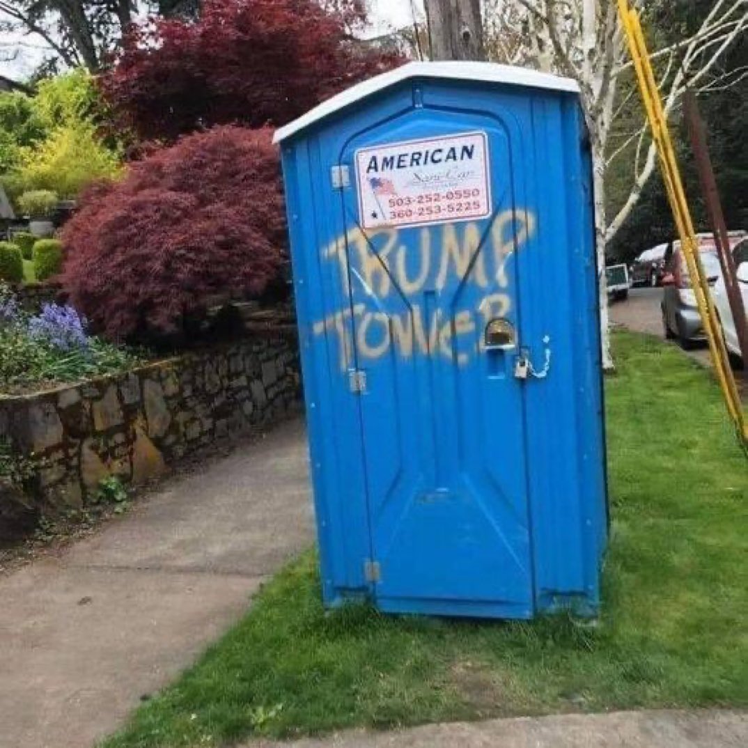 Microinteracti1's tweet image. On the brink of a potential world war, who in their right mind sends a son in law and a failed real estate broker to Moscow to negotiate peace? It is surreal. This was never diplomacy. It was amateur hour.