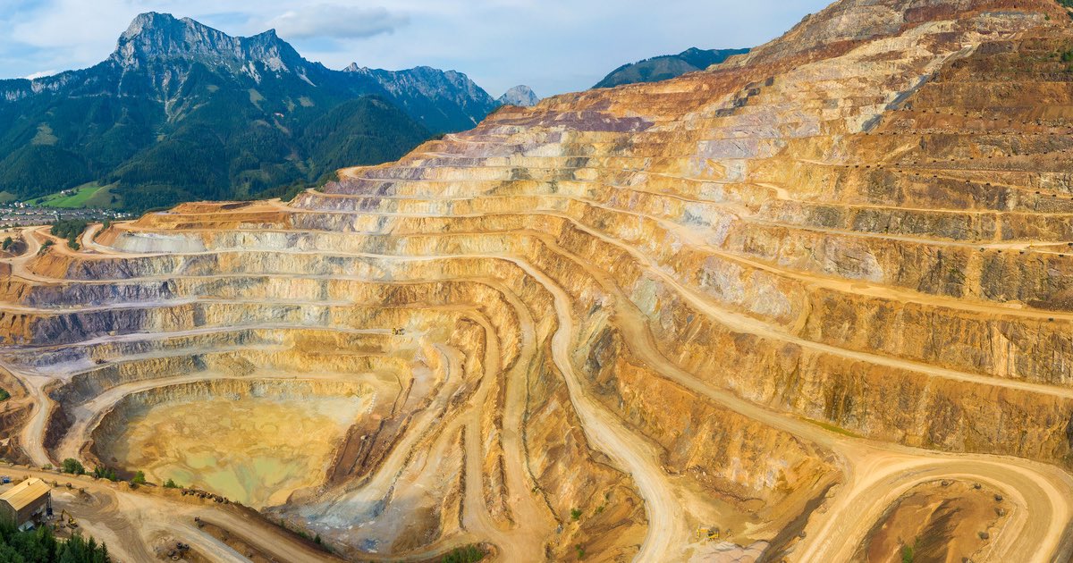 GMKCenterNews's tweet image. The first commercial #shipment of #iron #ore from #Simandou has departed for #China. 

Shipments from a large-scale #mining complex in #Guinea usher in a new era of iron ore supply to the global #market. 

Read more here🔽
gmk.center/en/news/the-fi…