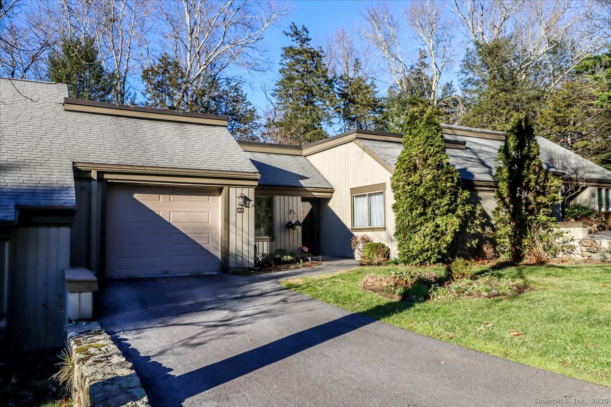 KathyHamiltonCT's tweet photo. 25 Heritage Crest Unit C, Southbury, CT, 06488
2 bed | 2 bath 1447 Sq. Ft.
Active | 449000
https://t.co/KmIBK6GfYt
Bright and move-in ready 2 bed, 2 bath condominium in highly desirable Heritage Crest, Southbury, CT. This single-level unit features an attached one car garage,... https://t.co/dThYfuMLsv