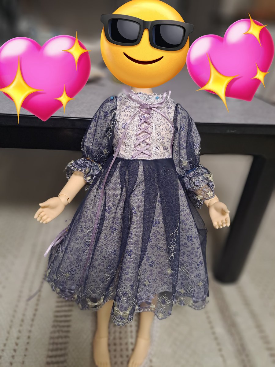 こんばんは✨
最近はドール服をこそこそ作ってます😆
まだまだ改善点はたくさんなのですが、とりあえず形にはなってきてるので載せてみようかな、と！
実際に着せてる写真が思いっきり生活感ある写真しかなかった😂💦