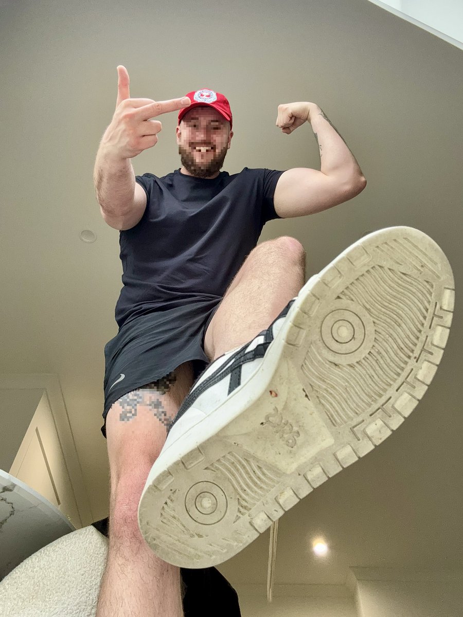 Literally laughing at you on your knees waiting for this thick white sole 😂

Clean that ASIC logo now.

#soles #malefeet #feetworship #feetfetish #master #alpha #feetgod #findom #cashmaster #malefindom