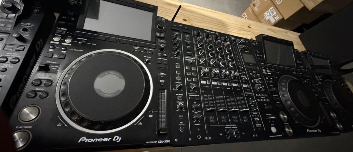 Sizwe collected the 2nd pair of CDJ 3000 
The Man is on a mission