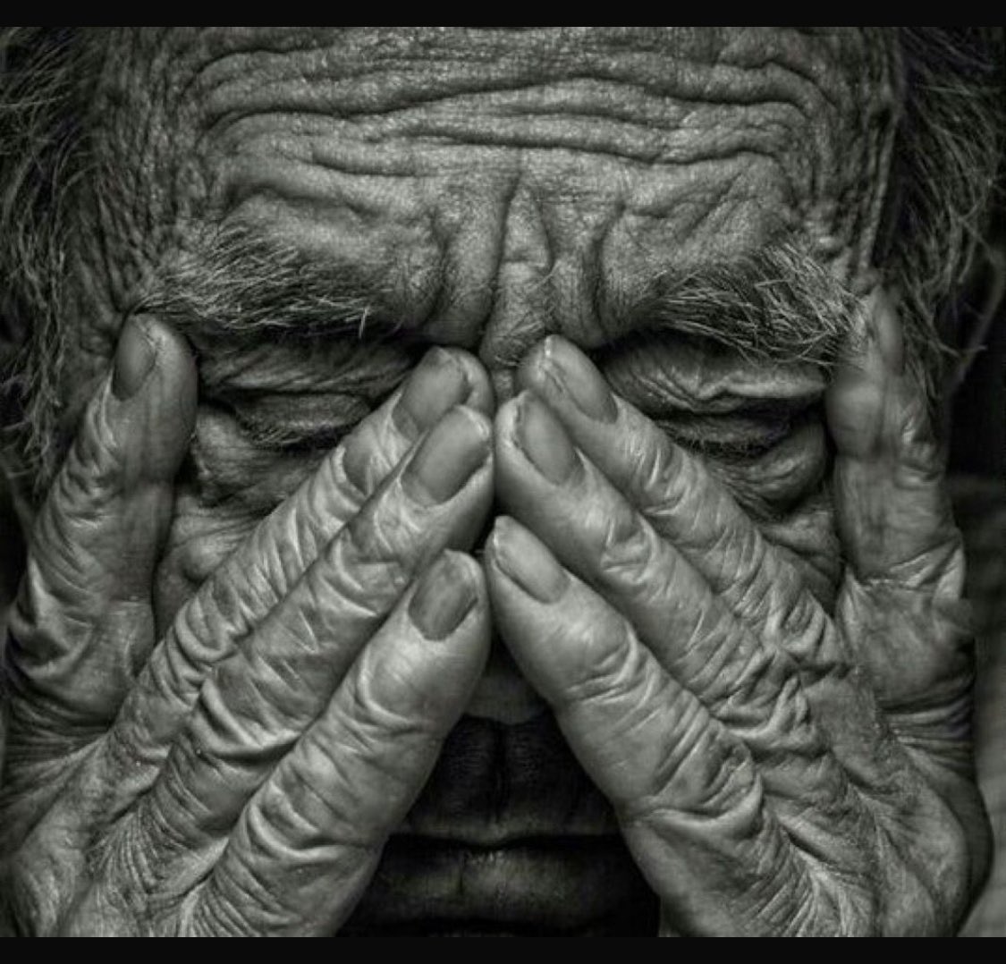 *نصف جمال الإنسان في كلماته، والنصف الآخر في عقله .. أمّا الوجه فلا يعدو كونه غلافاً يتغير مع مرور الوقت 🕰️ ‼️••👌🏿👍🏿*