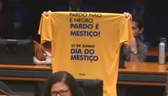 leaoalves's tweet image. SUPREMACISMO BRANCO. Supremacismo racial é colocar na legislação e instituições privilégios para uma ou mais raças em relação a outros grupos raciais. No Brasil, políticos supremacistas brancos estabeleceram que brancos têm direito de existir especificamente na lei, mas pardos…