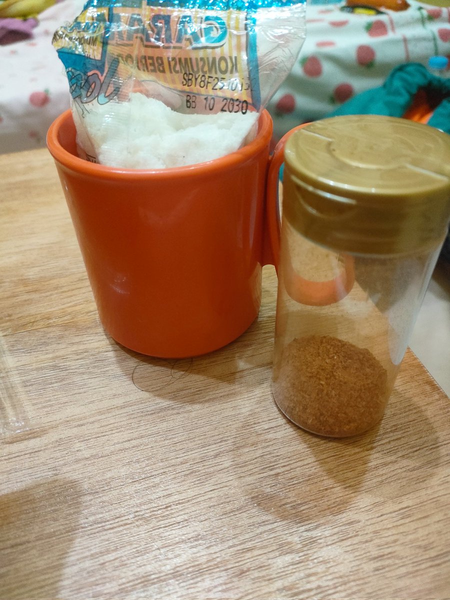 ponyoballs's tweet image. mantap cemilannya #siapatkuthipertensi #bercanda #takutaslinya