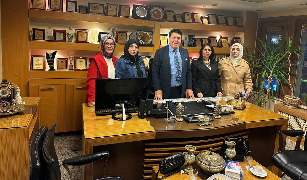 📍 Ziyaret

Doğu ve Güneydoğu Kültür Sanat Derneği Kadın Kolları Genel Başkanımız Dr. Yüksel Turğut Akın ve yönetim kurulu üyelerimizle birlikte İstanbul Fatih’te Genel Başkanımız Fuat Bodur’u ziyaret ettik.
Verimli bir istişare gerçekleştirdik.