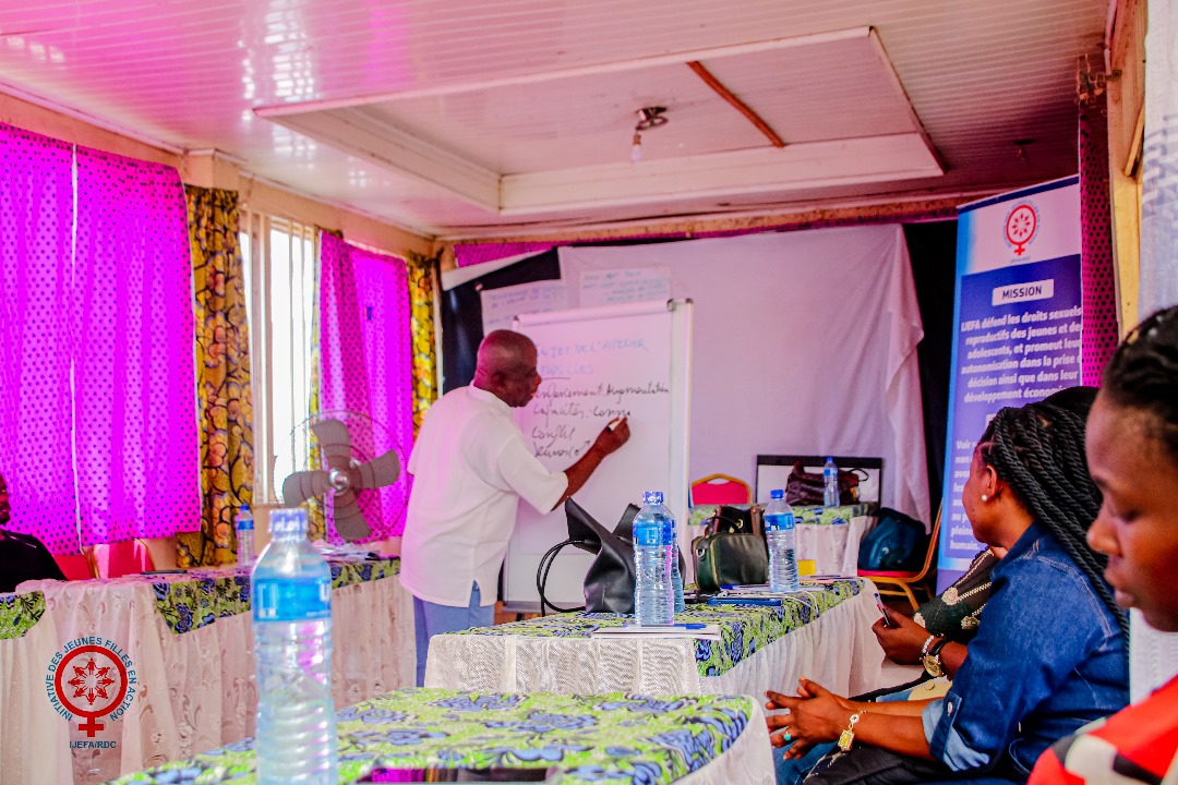 Initiative des jeunes filles en action tweet media