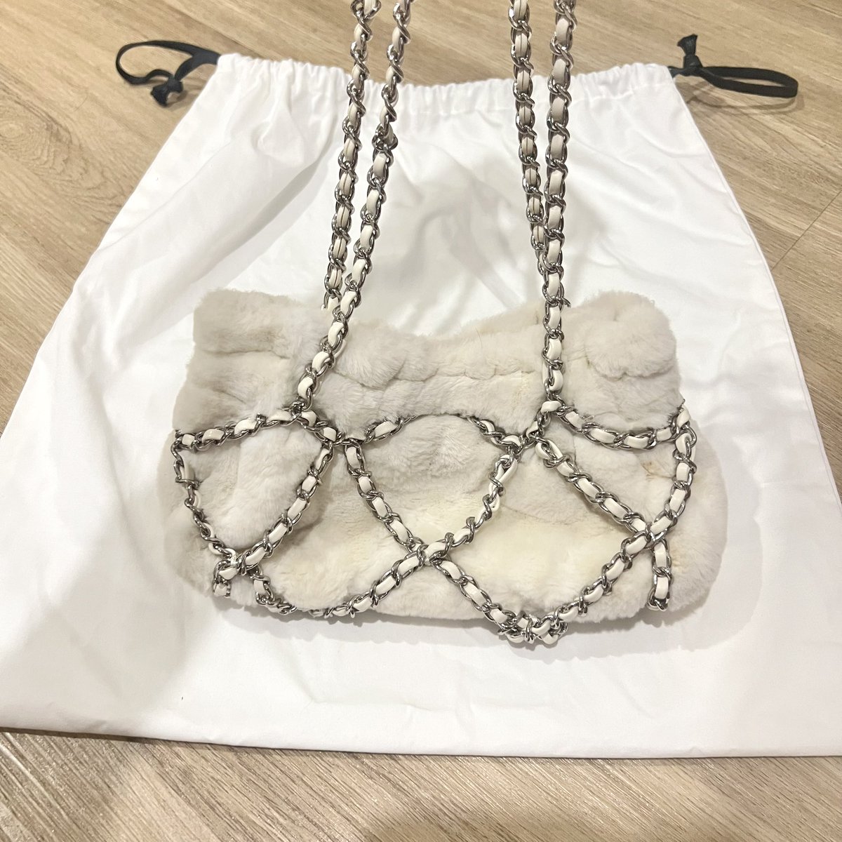 myhandstuff's tweet image. ส่งต่อกระเป๋า URBAN REVIVO รุ่น fluffy ข้างนอกสวยสะอาด ไม่เลอะ ข้างในสภาพใช้งาน มีถุงผ้าให้🙏🏻🤍

🏷️ : 800 รวมส่งฟรี

#URBANREVIVO #ส่งต่อurbanrevivo #urbanrevivoส่งต่อ #UrbanRevivo #urbanrevivo #กระเป๋าurbanrevivo #ส่งต่อกระเป๋ามือสอง #ส่งต่อกระเป๋า #กระเป๋ามือสอง #ส่งต่อเสื้อผ้า