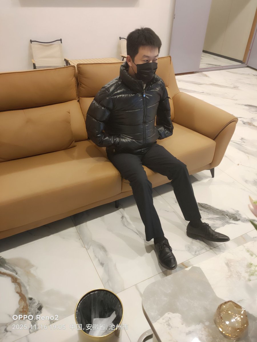 发一次不一样的，只能发四张图，还有几张发不了了，喜欢的朋友多多的点赞，这次是捆别人的。夜晚的街上取景还是记忆深刻的