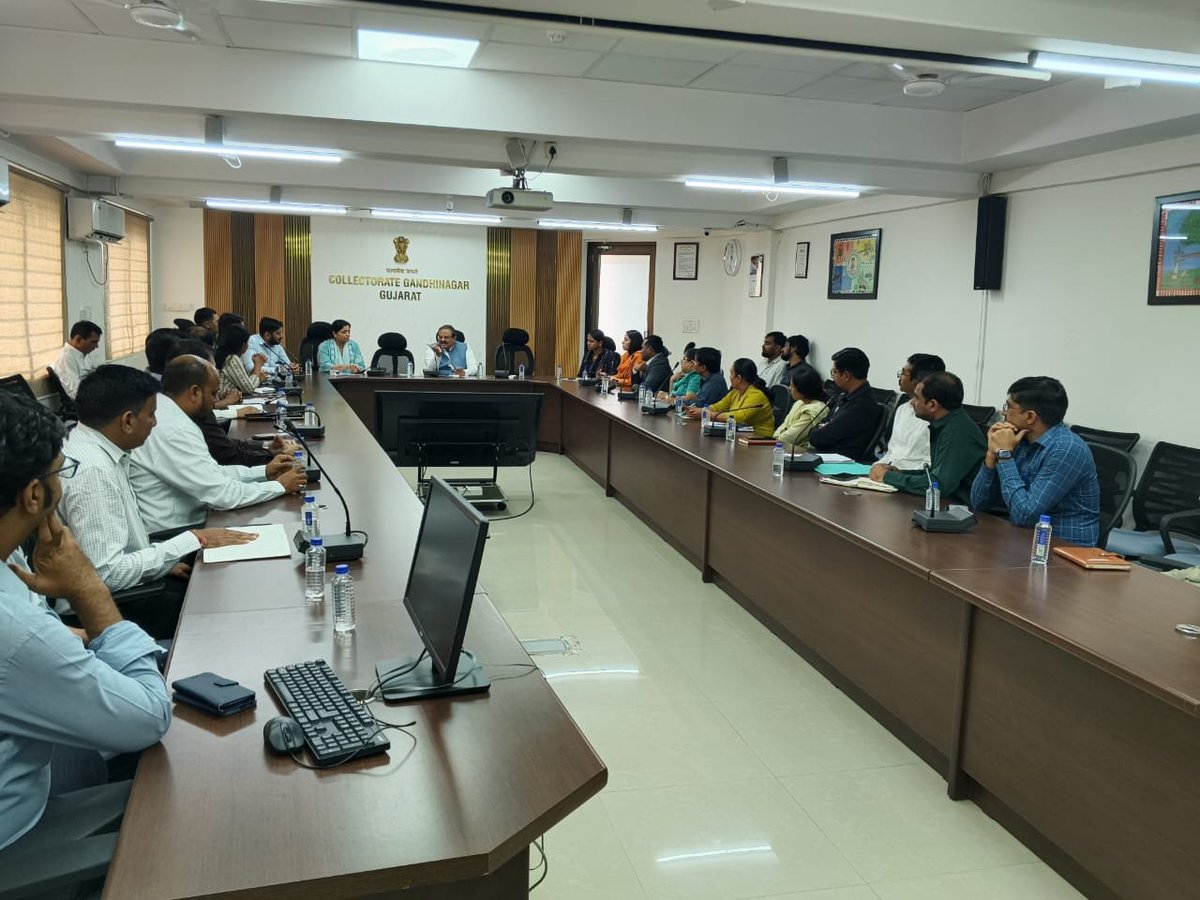 આજરોજ જિલ્લા કલેક્ટર શ્રી મેહુલ દવેની અધ્યક્ષતામાં એક મહત્વની બેઠક યોજાઈ હતી, જેમાં તા. 5 ડિસેમ્બરના રોજ કેન્દ્રીય ગૃહ અને સહકારિતા મંત્રીશ્રી અમિત શાહના હસ્તે ગાંધીનગર શહેર તથા જિલ્લામાં લોકાર્પિત થનારા વિવિધ વિકાસ પ્રકલ્પોની તૈયારીઓ અંગે વિસ્તૃત સમીક્ષા કરવામાં આવી હતી.

બેઠક