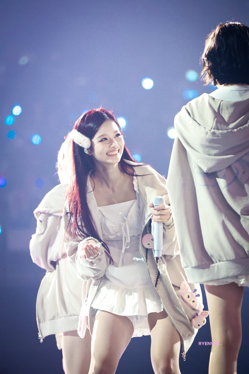 RYENVER_'s tweet photo. 251130 엔믹스 콘서트
KEEP SMILE🐰
#NMIXX #엔믹스 
#SULLYOON #설윤 https://t.co/ROc0GzdaOY