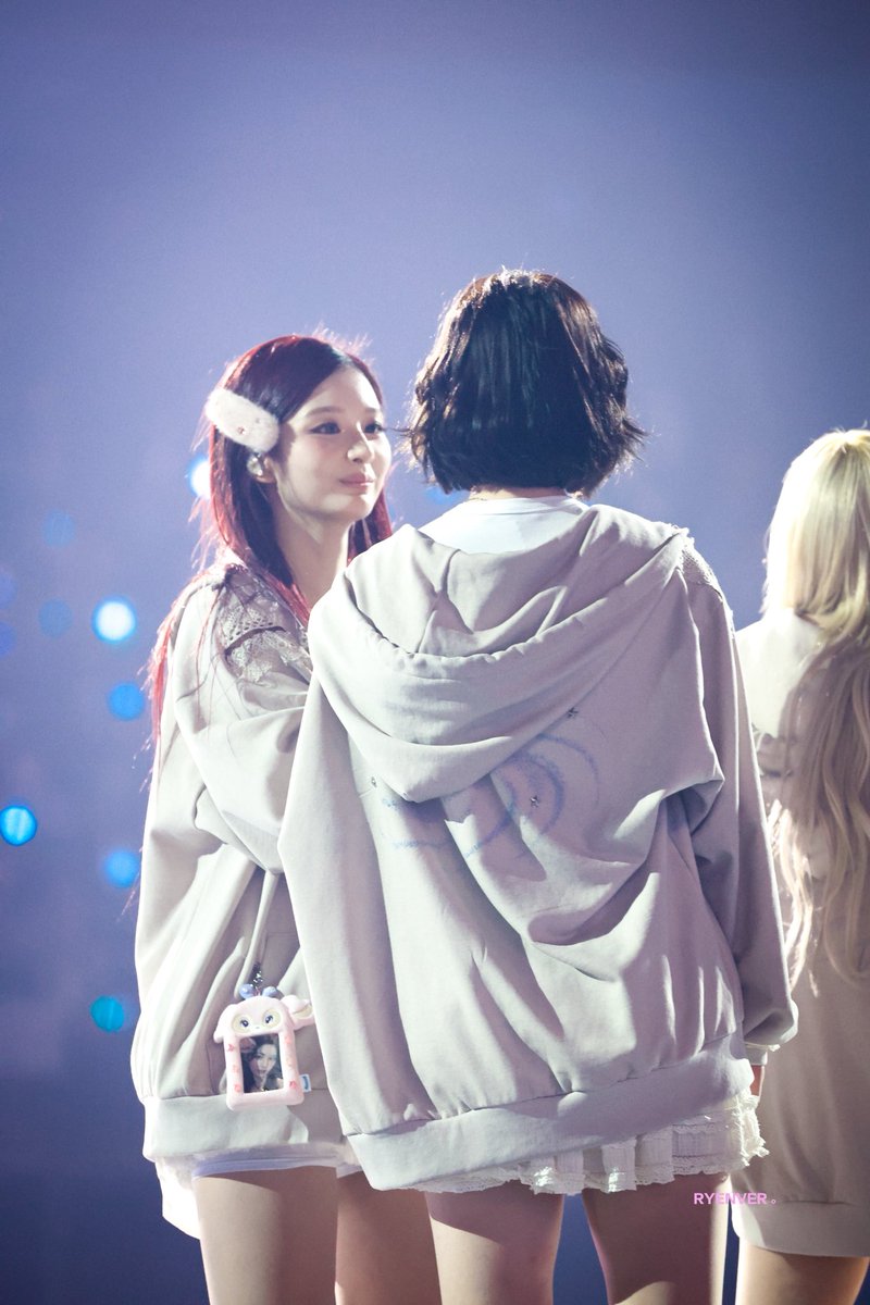 RYENVER_'s tweet photo. 251130 엔믹스 콘서트
KEEP SMILE🐰
#NMIXX #엔믹스 
#SULLYOON #설윤 https://t.co/ROc0GzdaOY