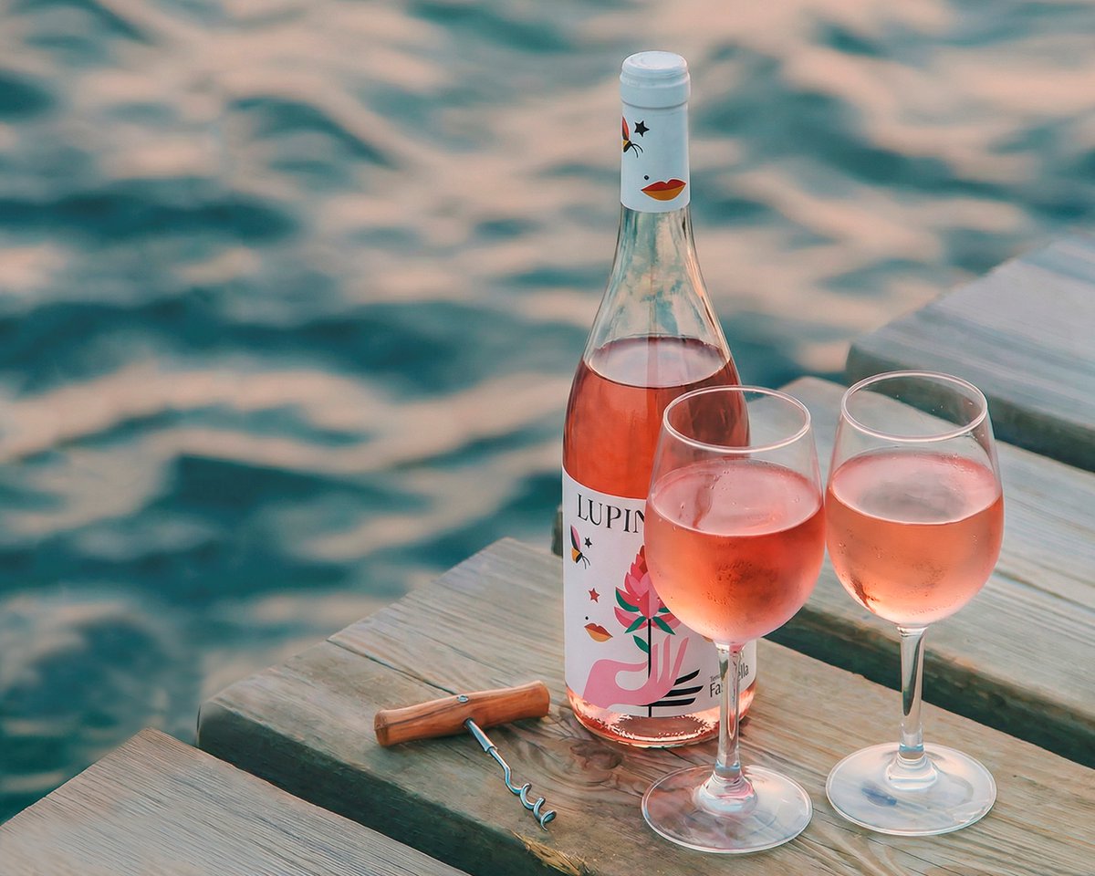 upakovanoru's tweet image. Рестайлинг розового вина Lupinella провели в итальянской Max Lippolis upakovano.ru/news/608158 #вино #дизайн #упаковка