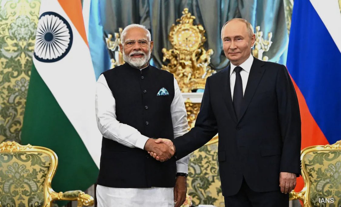 TWITTER just changed the ❤️ LIKE BUTTON for President Vladimir Putin’s India visit!
Tap ❤️ and watch the surprise! 👀
#PutinInIndia #VladimirPutin #IndiaRussia #ModiPutinSummit 🇮🇳🇷🇺
