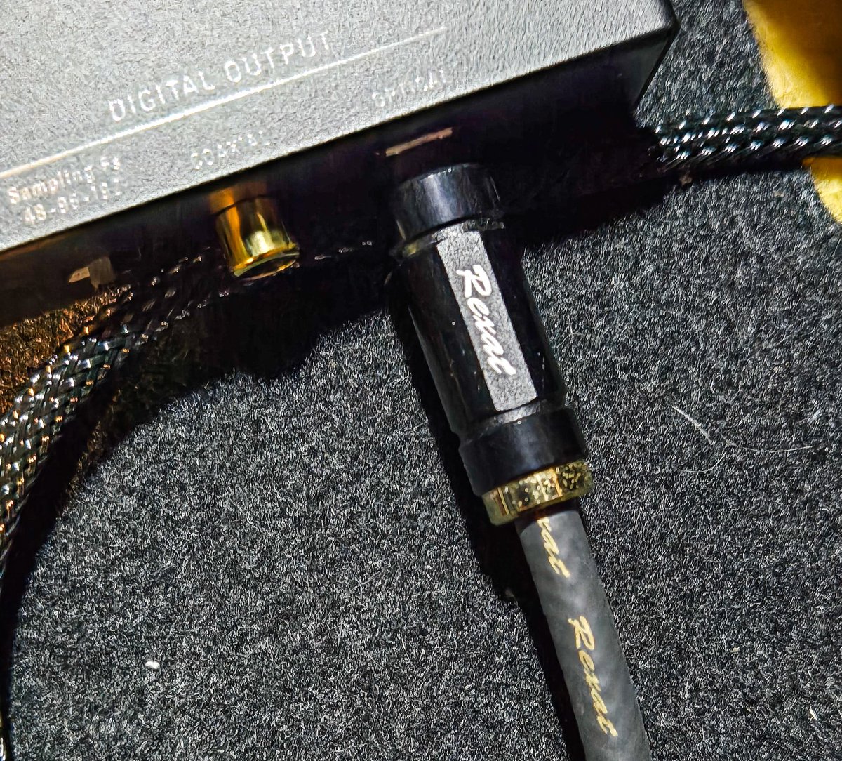 取り付け完了！！
音質めっちゃ変わった！
いつものボリュームなのに音の出が
良くなったし、何にしろ綺麗👍
次はRexatのUSBかな笑
  #AudioTechnica  #Rexat
  #DAコンバーター
  #QUADCONTROL