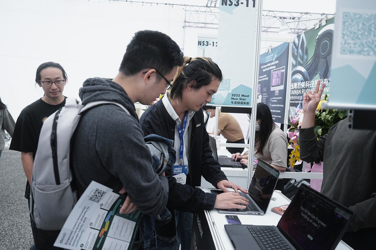zeaburapp's tweet photo. Meet Taipei 2025 Recap:

✅ Selected as a 2025 Meet Neo Star project 
✅ Founder spoke at the World Student Pitch 
✅ Connected with 100+ builders & partners 

Our biggest takeaway? 
Simplicity wins. 
The best tools are the ones that get out of your way so you can focus on building. That's where we take efforts on. 

Thank you to everyone who stopped by the Zeabur booth. We are just getting started! 🚀