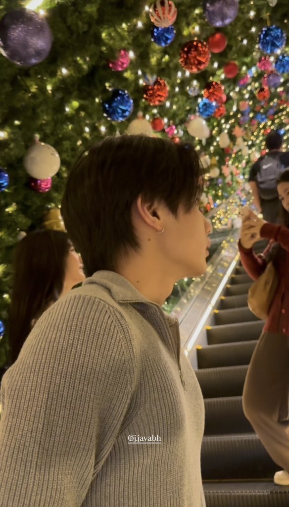 sleptonscene's tweet image. they went on a date todayy 🎄✨️
#surfjava #swensurf #javabh