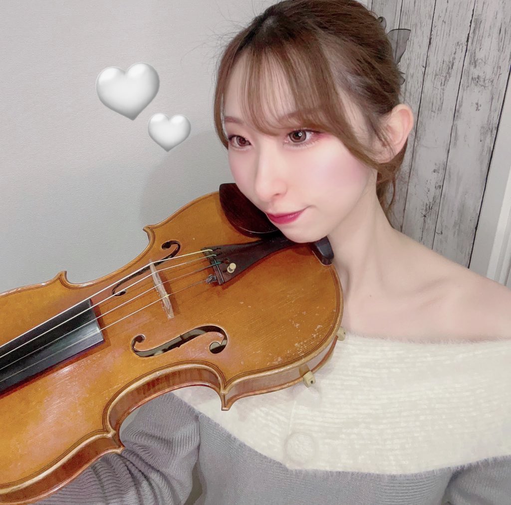 Violin__Rena's tweet image. 冬になりましたね〜～⛄️⸜❄️⸝🎀𓈒𓏸🤍

#violin #violinist #冬 #雪 #バイオリン #ヴァイオリン