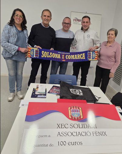 La <a href="/SolsonaPenyaFCB/">PBSC</a> entrega un xec solidari de 100 euros a l’<a href="/AssociacioFenix/">Associació FÈNIX</a> #Solsona: solsonafm.media/la-penya-barce…