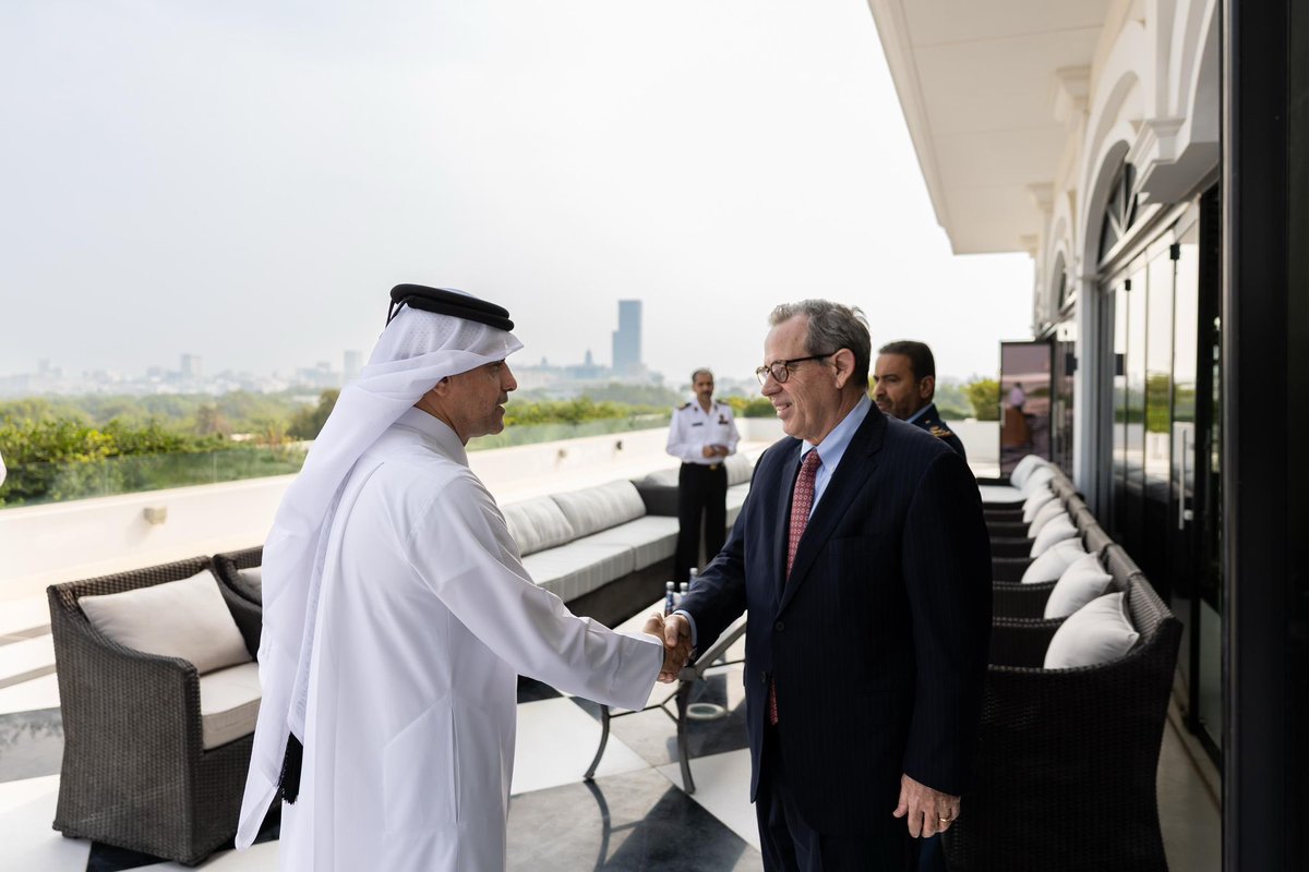 MOD_Qatar's tweet photo. نائب رئيس مجلس الوزراء ووزير الدولة لشؤون الدفاع يلتقي وفداً من أعضاء مجلس إدارة معهد الشرق الأوسط https://t.co/YWygVb2Xl6