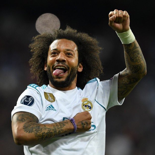 MadridXtra's tweet image. 🗣️ Marcelo: “Criticism? I was always a little chubby.

I never had muscles like Cristiano in my whole life (laughs). 

When things go wrong, they say it&apos;s because I&apos;m overweight; it was normal.

One time, my son asked me, ‘Dad, why are you chubby in the Champions League final…