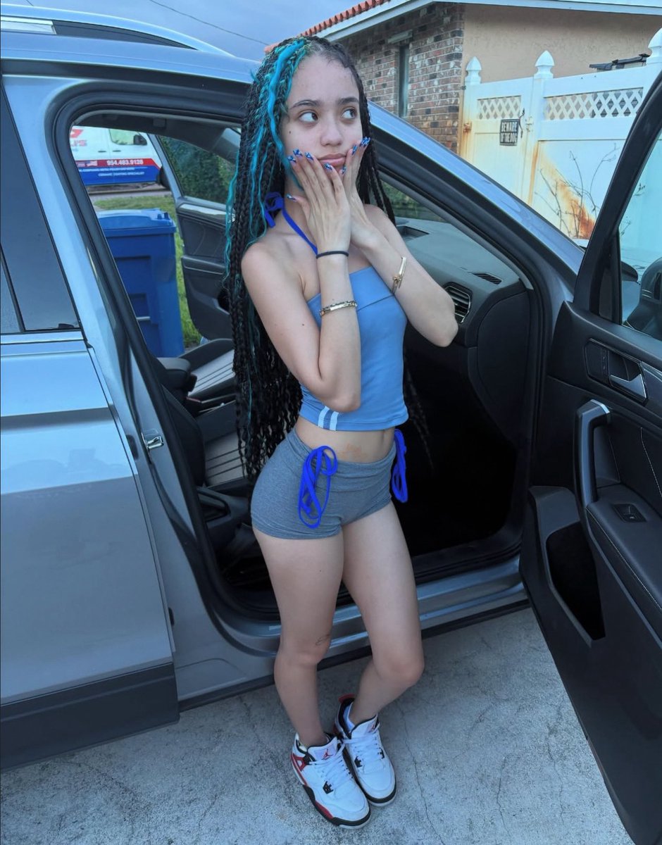 angelica👾 tweet media