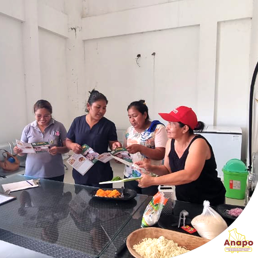 ¡Innovación estratégica en Cuatro Cañadas! 🚀  Impulsamos la #TransferenciaTecnológica con el uso de #Bioinsumos  para control de plagas y enfermedades, y llevamos capacitación en #Nutrición familiar con soya #SoyaYVida. Un modelo que une sostenibilidad y beneficios directos.👇