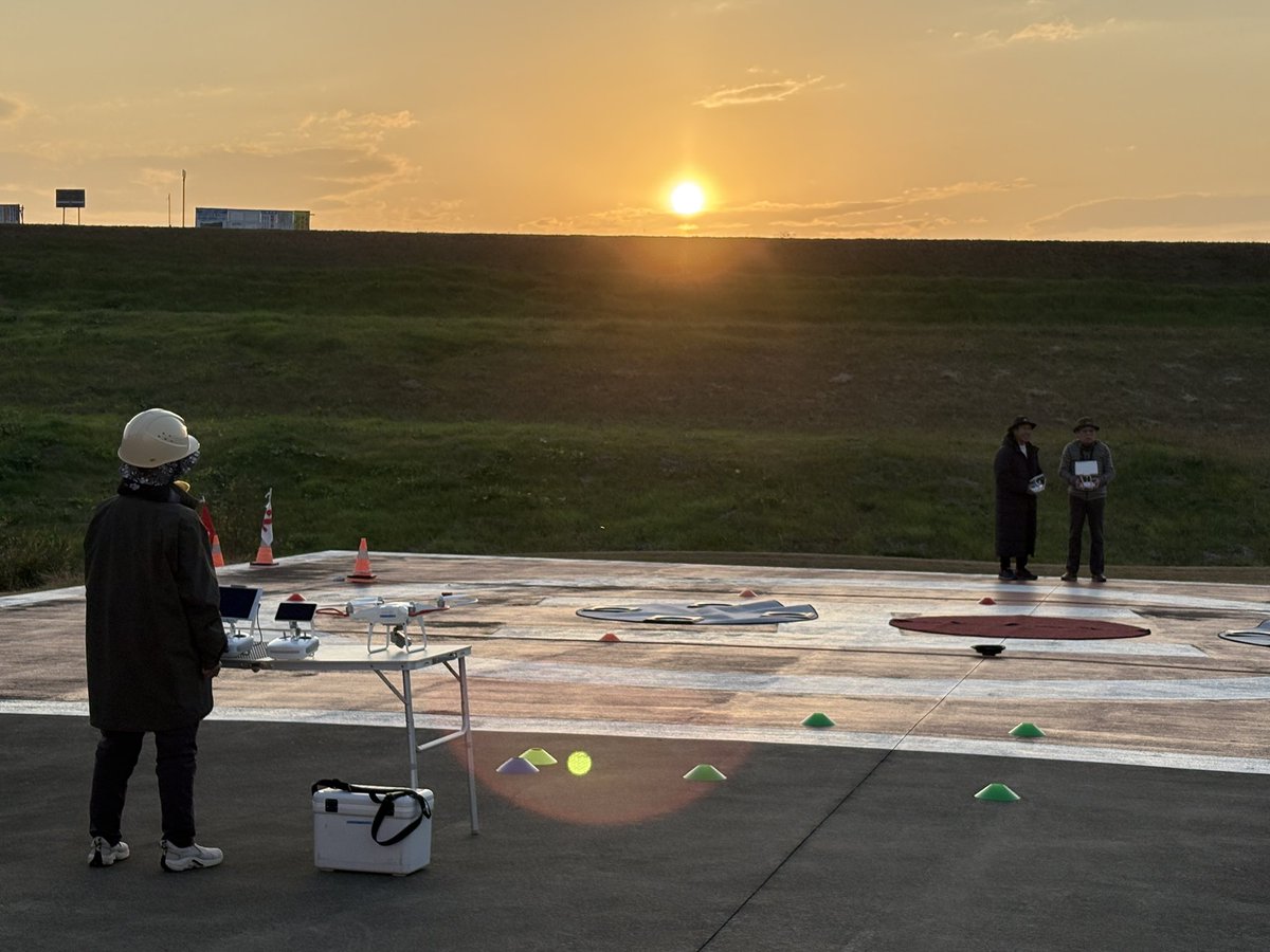 インストラクター，アシスタントとランチタイム

＃ドローン免許センター　＃ドローン国家資格