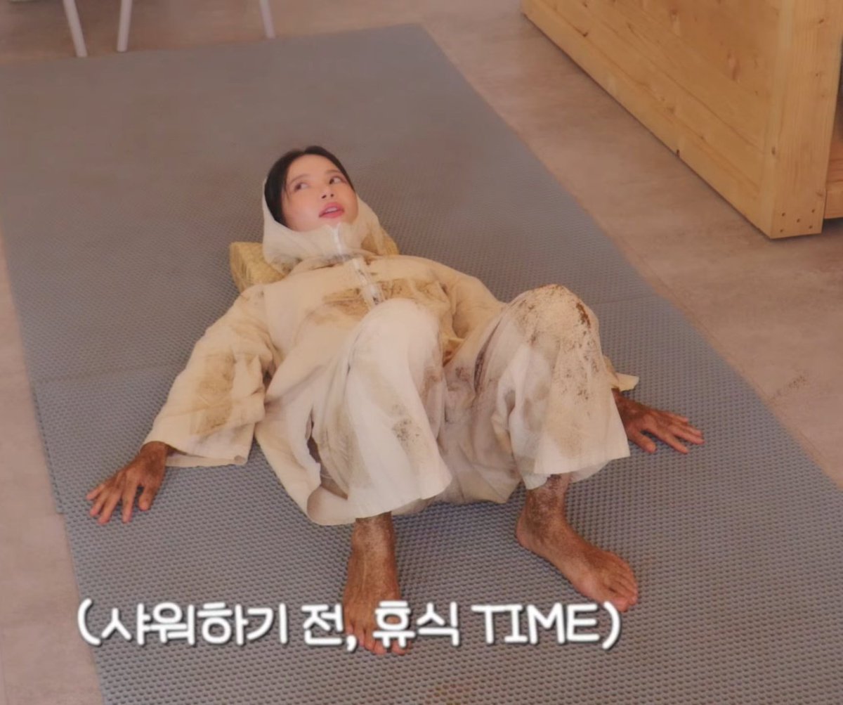 yongtinybear's tweet image. life would be so boring without her, my heart is so full