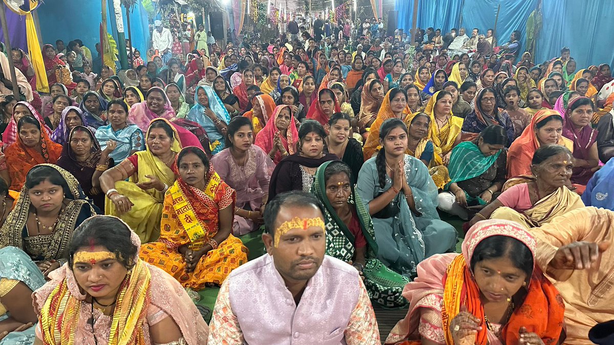 umeshpatelcgpyc's tweet image. आज अपने गृह ग्राम नंदेली (डीपापारा) में मां महालक्ष्मी पूजन सह देवी भागवत कथा सप्ताह ज्ञान यज्ञ के अंतिम दिवस पर शामिल होकर कथा श्रवण करने का अवसर मिला। व्यास पीठ को प्रणाम कर प्रदेश के सुख, समृद्धि और खुशहाली की प्रार्थना की।

।।जय मां महालक्ष्मी।।