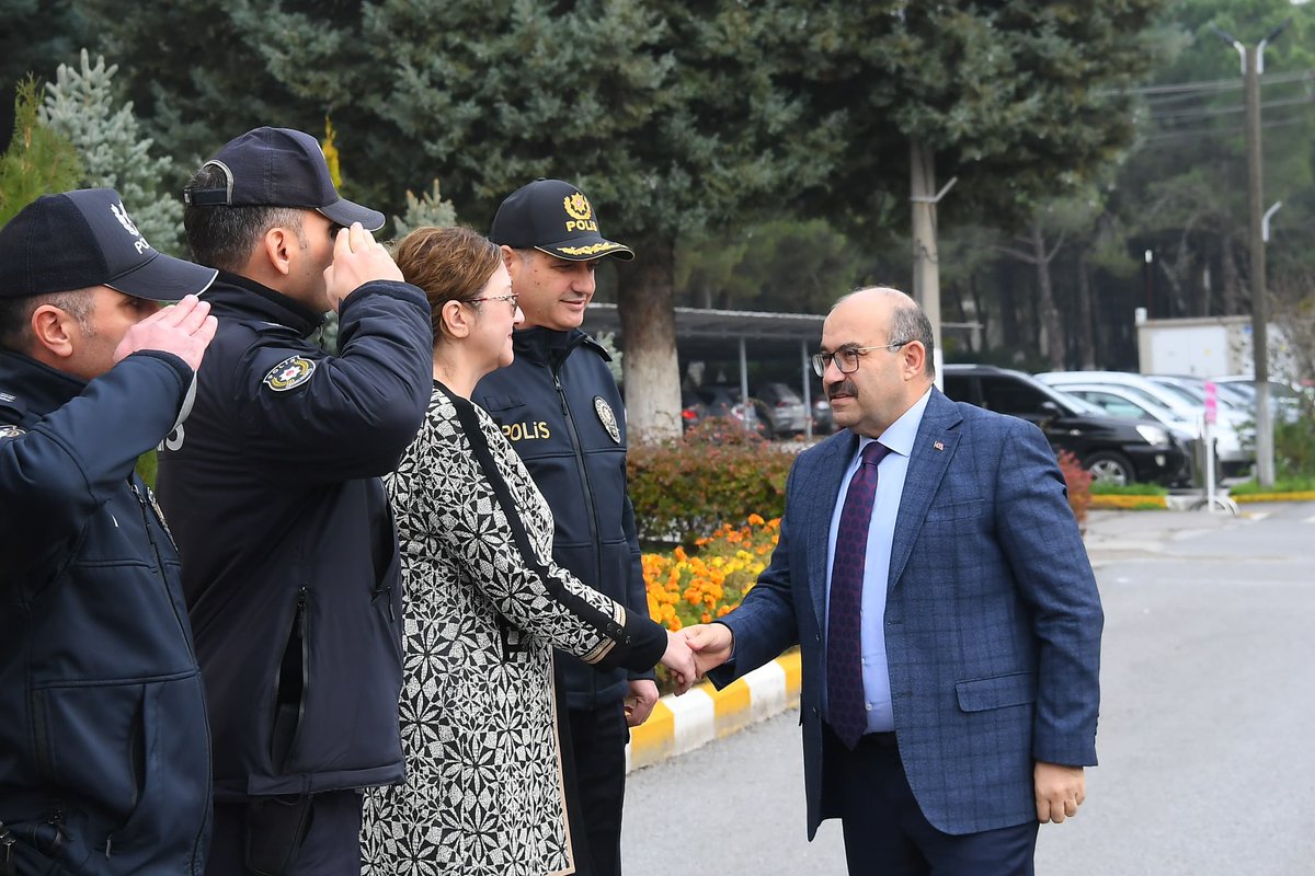 TC_Balikesir's tweet photo. 🔹Vali İsmail Ustaoğlu, Polis Meslek Eğitim Merkezi (POMEM) Müdürü Enver Erbil Karaca'ya ziyarette bulundu. https://t.co/FVsQv7Jvyd