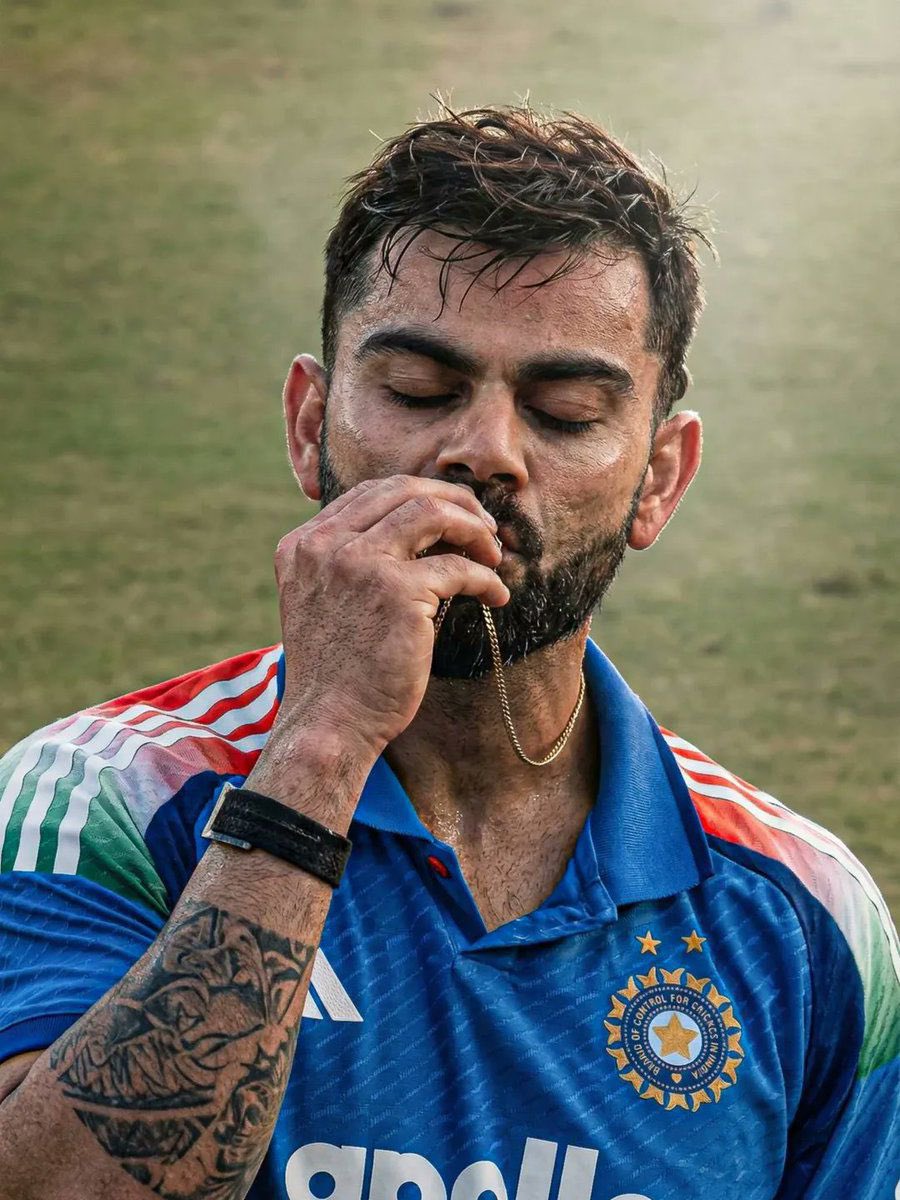 imPussi5's tweet photo. King. Another hundred, achive 53 milestone.
What a player 😯.#GOAT𓃵 #ViratKohli𓃵 https://t.co/7UcKkCD5Fk