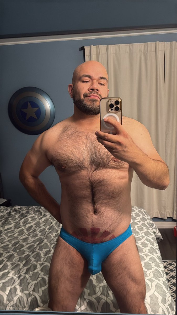 menundiespotter's tweet photo. 🔥 Para los hombres que aman las trusas sexys… como @saintzodiacx con un cuerpo delicioso, velludo, y un #bulto que enamora con solo ponerse frente a la cámara 🤤🩲🥵
Si te gustó, dale RT y comparte tu foto en trusa 📸
#TrusaLover #MachosConEstilo #BriefAddict #TrusaVibes https://t.co/qcfeCMbc5i