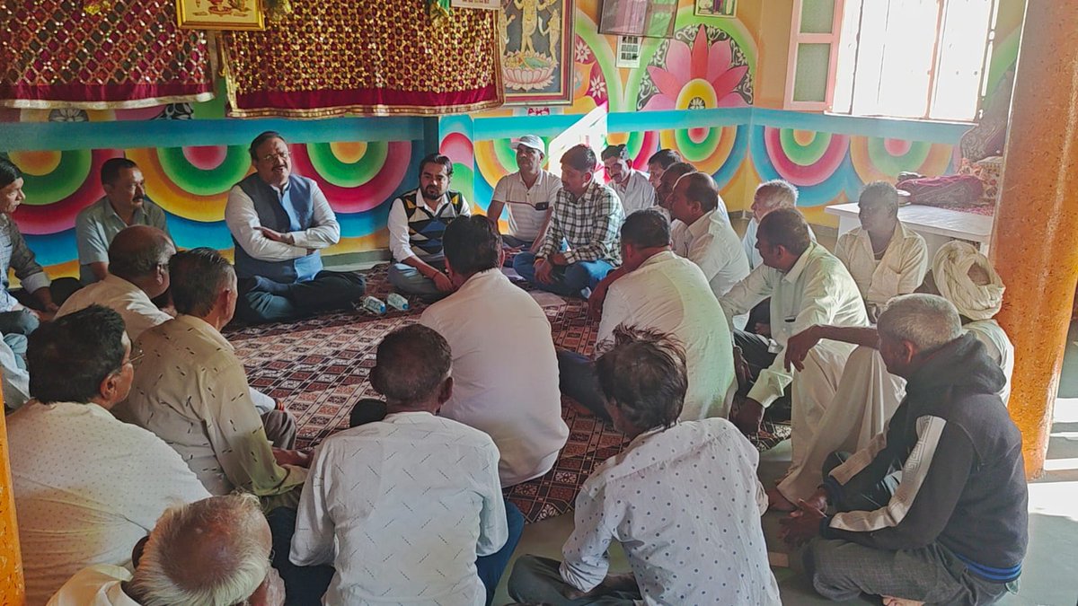 પીંઢરડા ગામની મુલાકાત લેતા જિલ્લા કલેક્ટર શ્રી મેહુલ દવે

આજરોજ જિલ્લા કલેક્ટર શ્રી મેહુલ દવે દ્વારા પીંઢરડા ગામની મુલાકાતે જઈ હાલ ચાલી રહેલી મતદારયાદીની ખાસ સઘન સુધારણા (SIR) કામગીરી અંગેની સમીક્ષા કરવામાં આવી હતી. આ સાથે જ ગામમાં ચાલતી SIR પ્રક્રિયા અંગે ગ્રામજનો સાથે સીધી